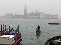 Венеция, гондолы, катера и остров Св. Георгия